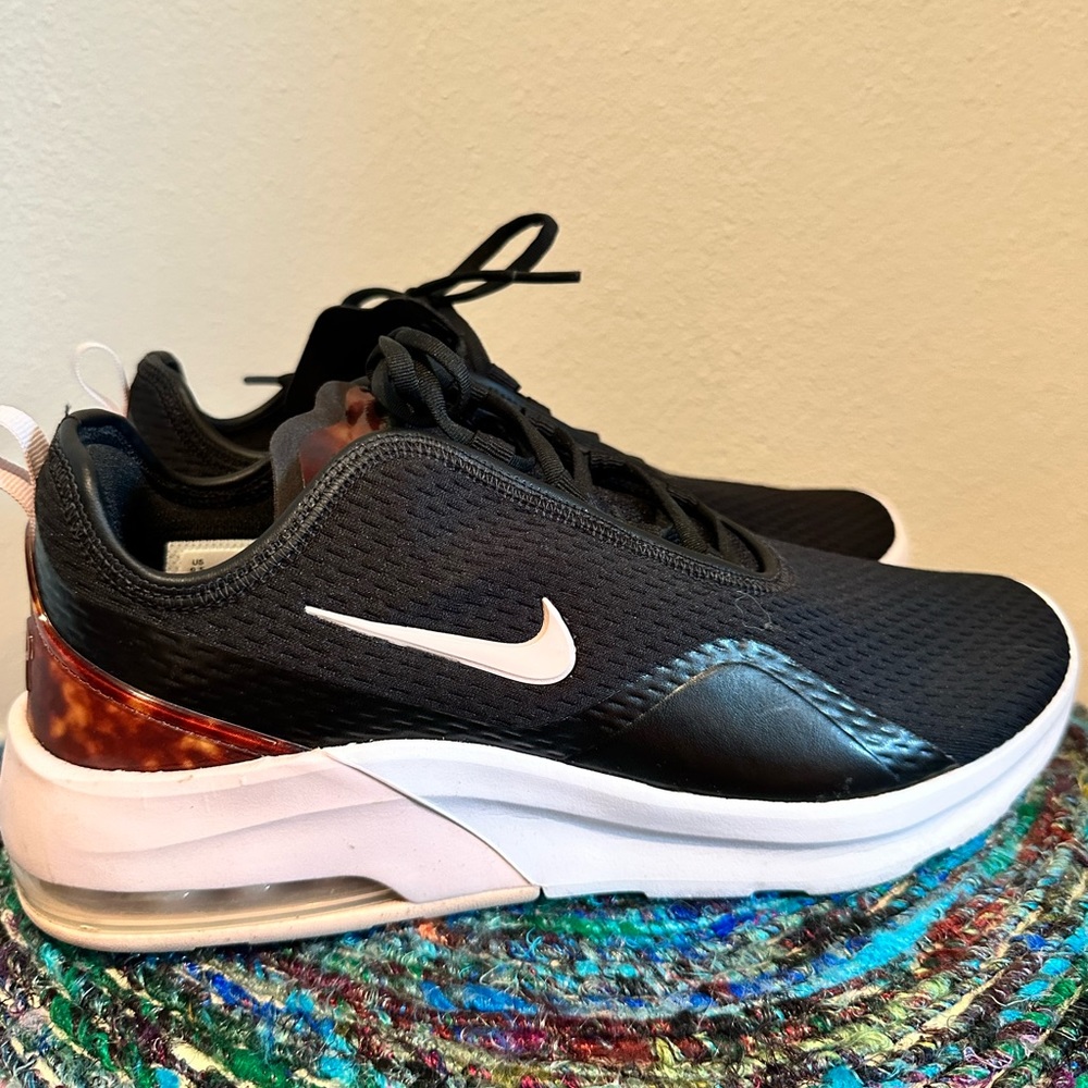 Women’s Nike shoes - Picture 2 of 5